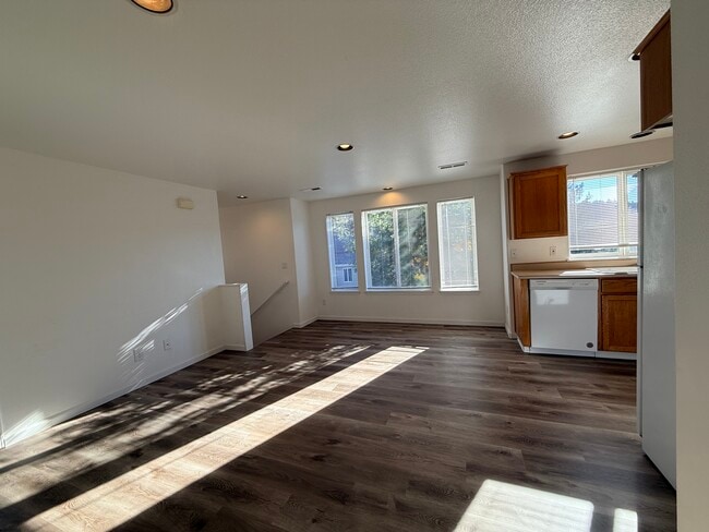 Building Photo - 1545 Fircrest Ct SE