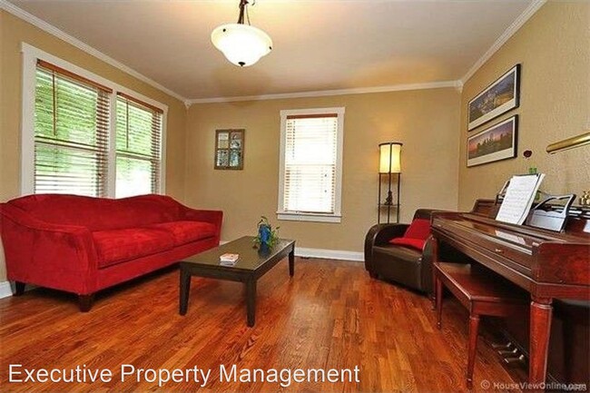 3 br, 1 bath House - 645 Whitelaw Ave photo'