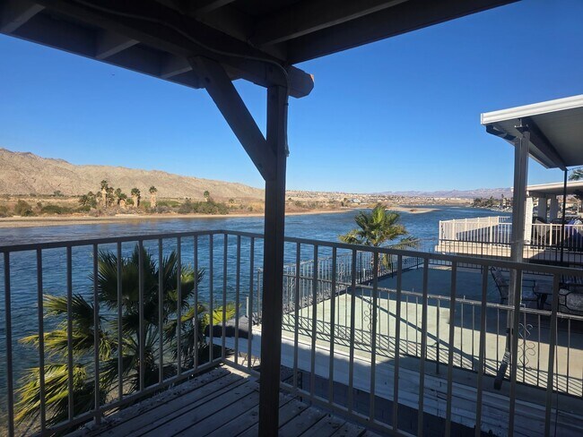 Building Photo - Beautiful Riverfront Home