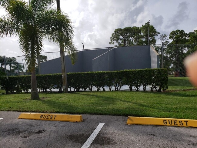 Building Photo - 1428 Dandelion Ln