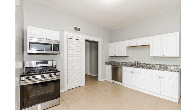 Foto del edificio - 3129 W Augusta Blvd