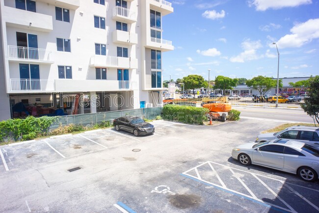 Interior Photo - Continental West Apartments