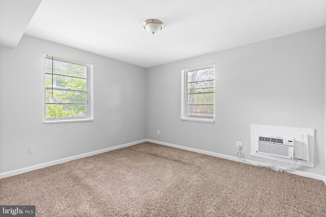 Photo - 206 Trenton Pl SE House