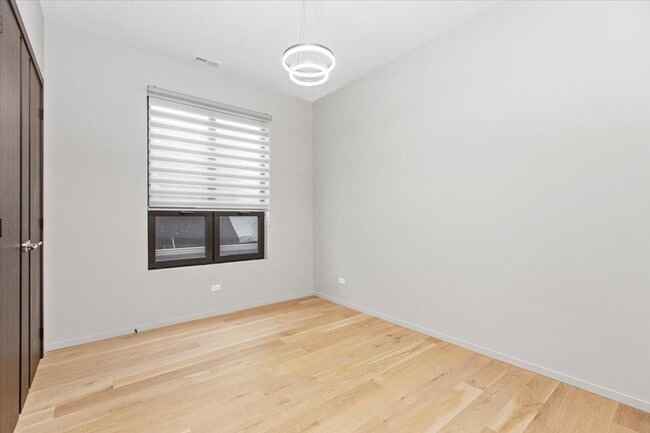 Foto del edificio - 1734 N California Ave