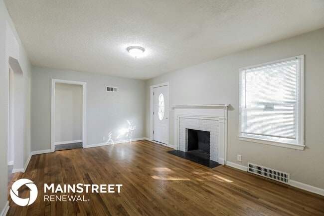 Building Photo - 5212 N Spruce Ave