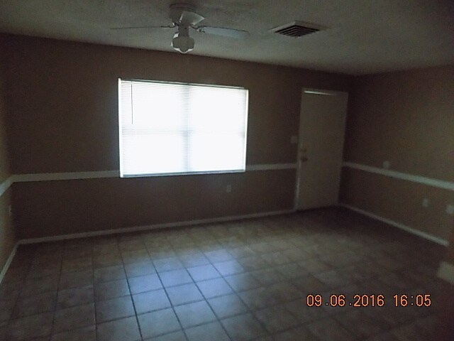 Foto del edificio - 11025 Pickering Ln