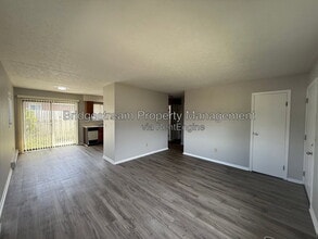 Building Photo - 4564 Waynedale Cir