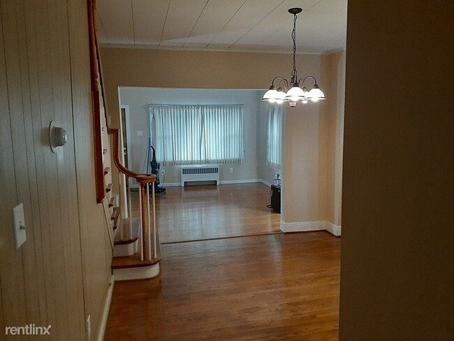 Building Photo - 3 br, 1.5 bath House - 535 East 20th Street