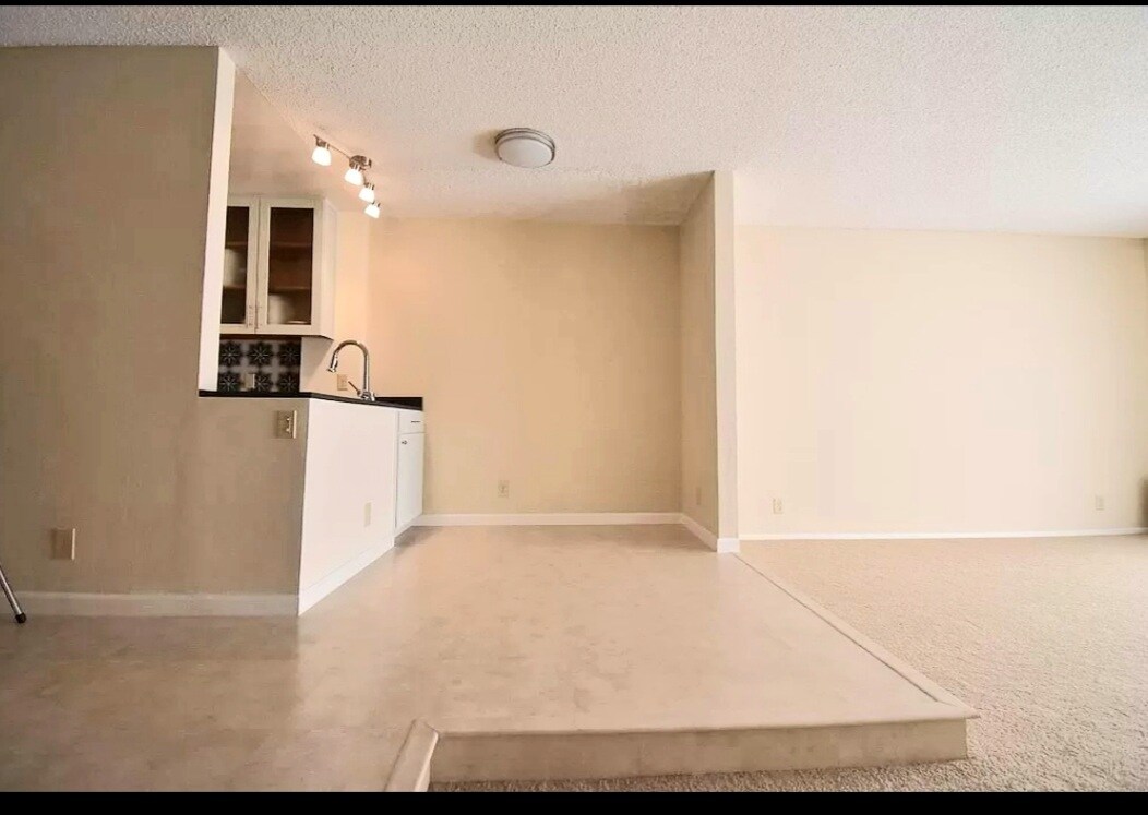 Foto principal - 3029 Kaiser Dr