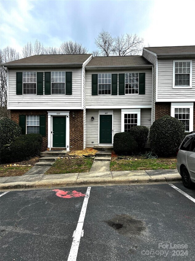Primary Photo - 657 Lex Dr