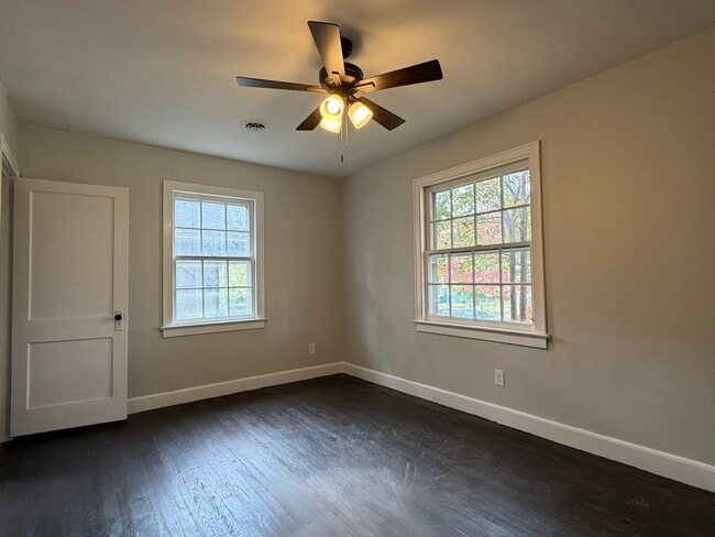 Building Photo - 2440 Woodbine Ave