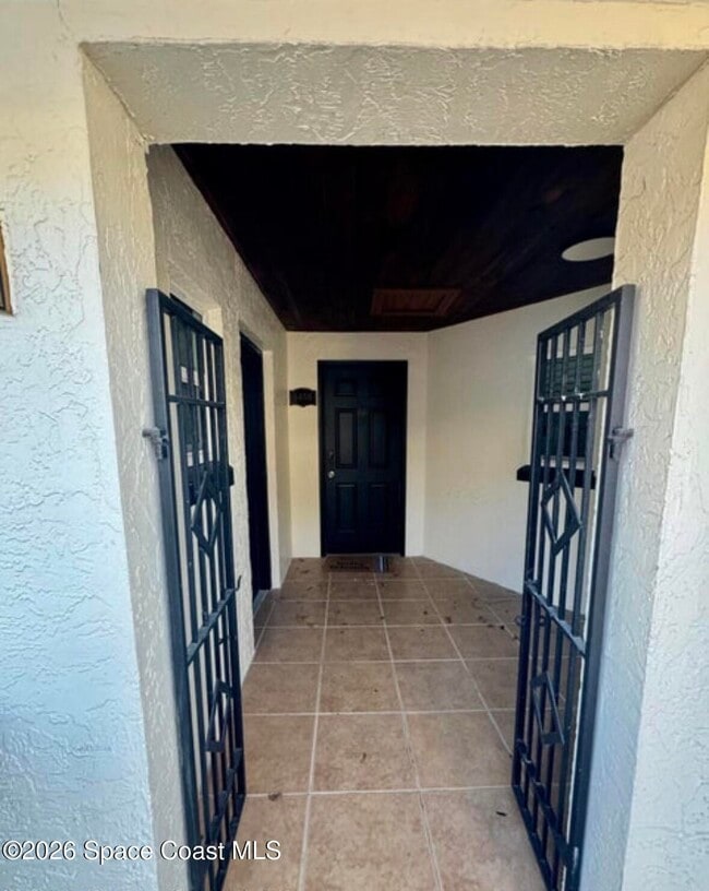 Foto del edificio - 1458 Guava Ave