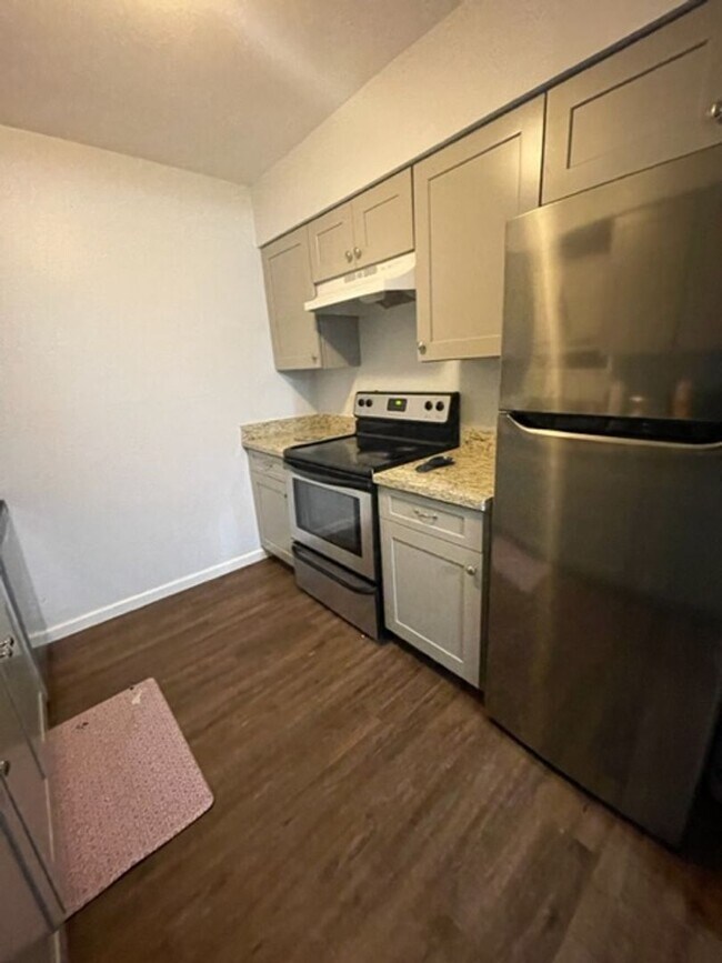 Building Photo - 12837 Country Ridge Ave
