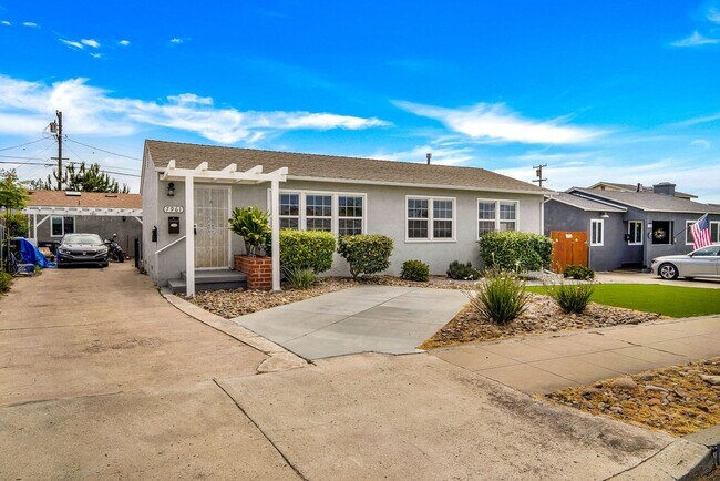 Building Photo - Recently Remodeled Home- MUST SEE!!!!!