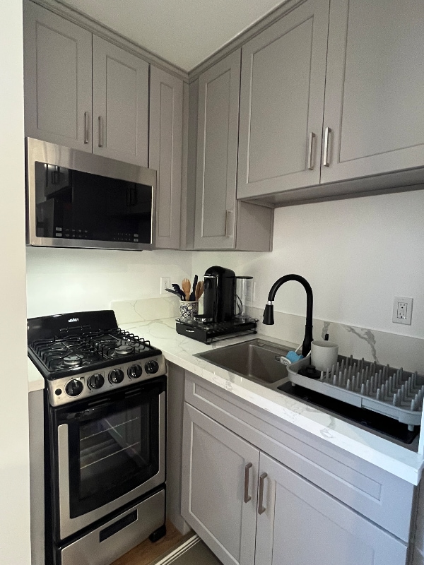 Building Photo - 3749 Hillcrest Dr