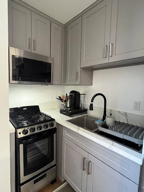 Foto del edificio - 3749 Hillcrest Dr