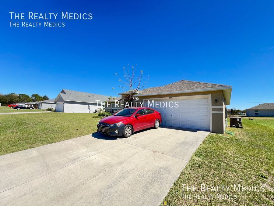 Foto principal - Spacious 4-Bedroom Home for Rent in Ocala!