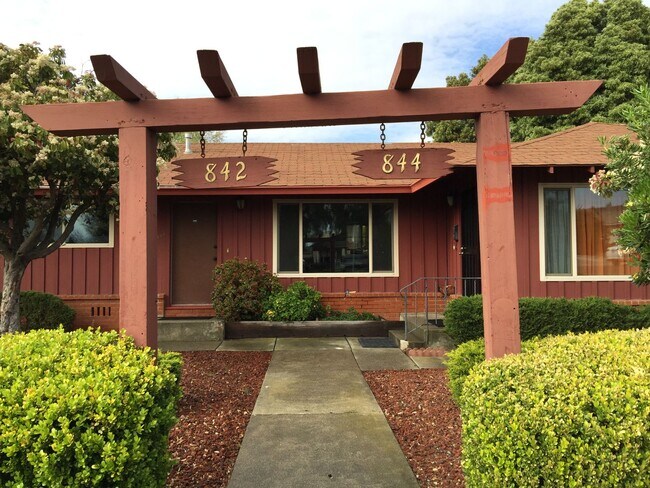 Foto del edificio - Vallejo, 842-844 Benicia Rd