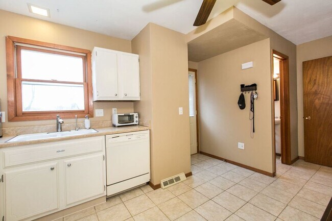 Foto del edificio - 3727 Hillcrest Rd
