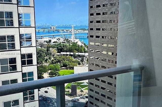 Foto del edificio - 300 S Biscayne Blvd