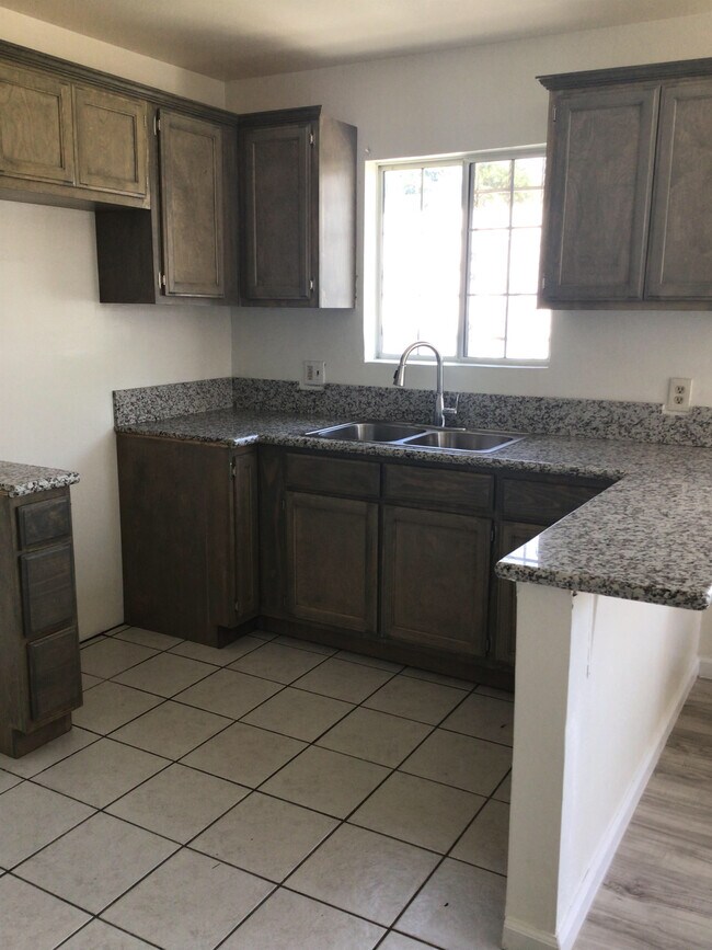 Foto del edificio - 335 E 76th St