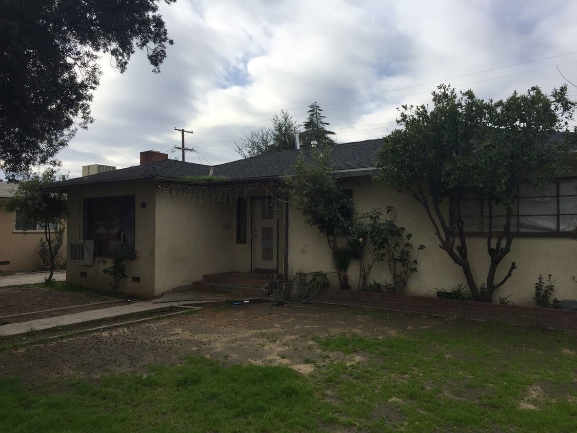 Foto principal - 3 br, 1 bath House - 3743 N Fresno St