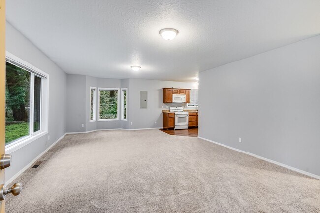 Foto del edificio - Beautiful 3 Bed, 2 Bath Rental Home on the Sandy River!