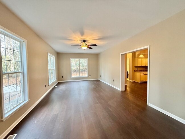 Foto del edificio - Private 4BD, 2.5BA Fuquay Varina Home on a Large Lot with a Fenced Yard and First Floor Master Be...