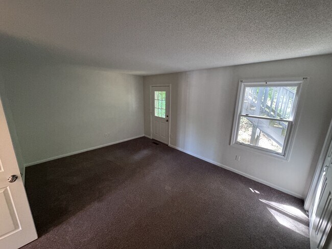 Building Photo - 2558 Whitney Ave
