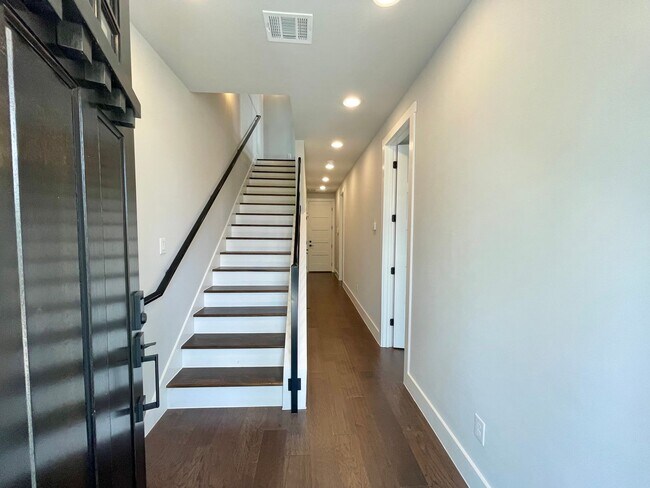 Foto del edificio - 311 E Evergreen St