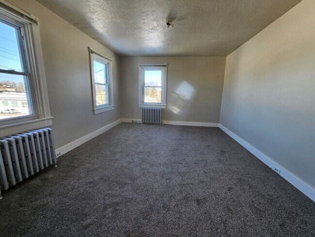 Foto del edificio - 147 S Main St