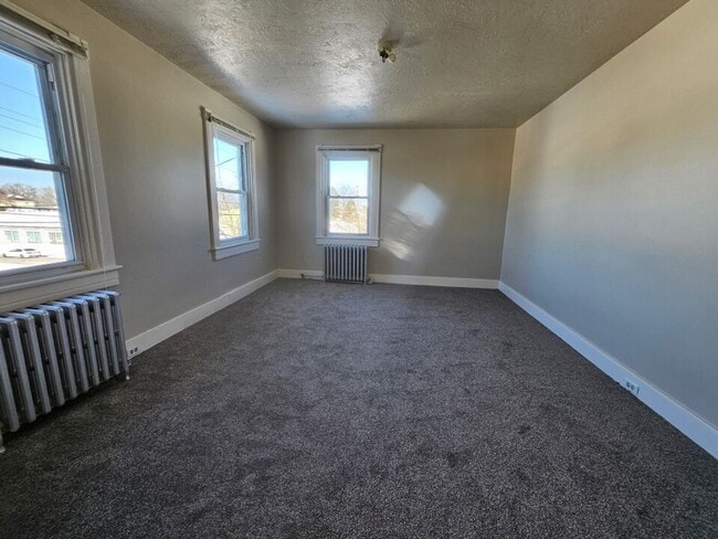 Building Photo - 147 S Main St