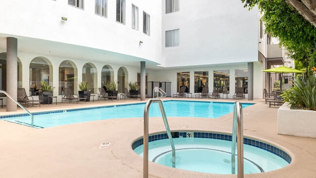 Piscina - Arlo Woodland Hills
