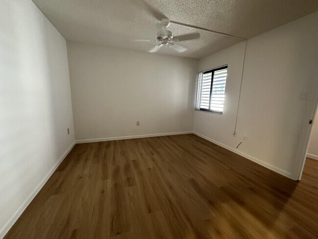 Building Photo - 5236 Lake Village Dr