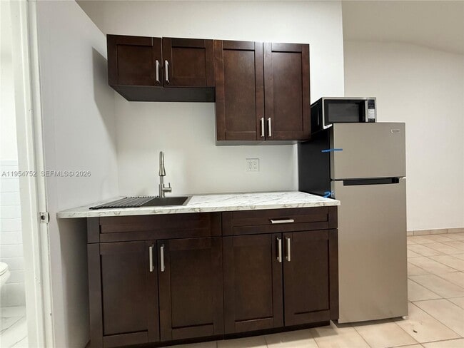 Foto del edificio - 435 NW 44th Ave