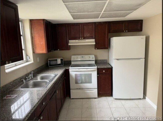 Building Photo - 16980 N Miami Ave