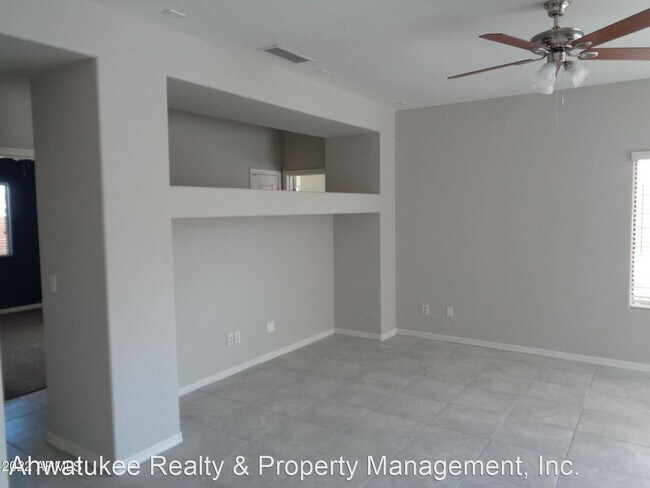 Foto del edificio - 3 br, 2 bath House - 42193 W Ramona St