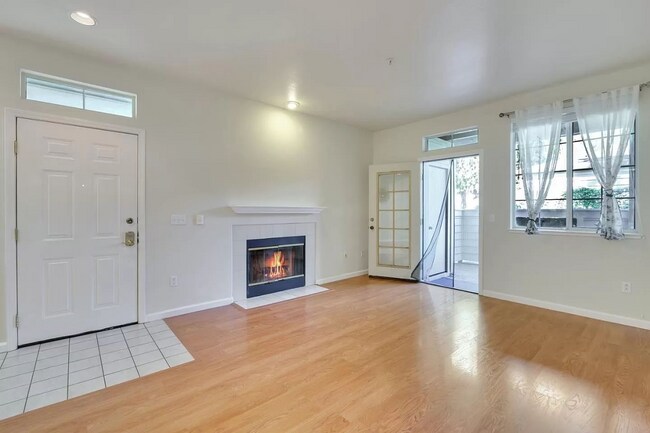 Foto del edificio - Photos include all the conveniences that a...