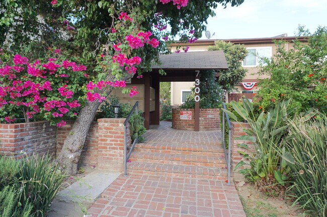 Foto del edificio - 7300 Lennox Ave