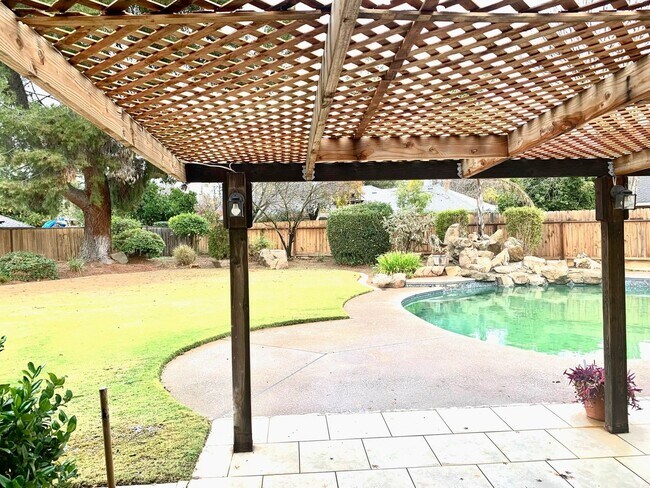 Foto del edificio - Spacious 4BR House in Fresno