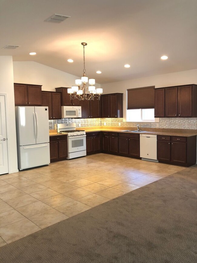 Building Photo - Three Bedroom in Saddlewood ~ North Prescott