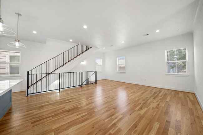 Building Photo - 5345 Larkin St