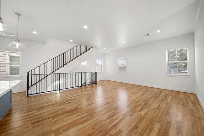 Foto del edificio - 5345 Larkin St