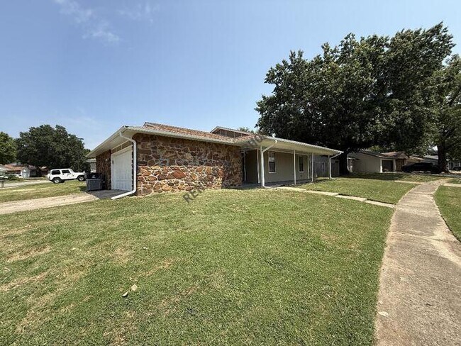 Foto del edificio - 1237 N Ironwood Pl