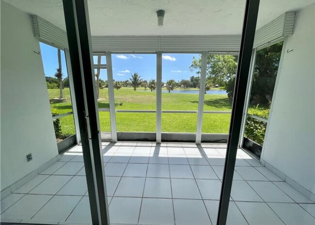 Foto del edificio - 802 Cypress Blvd