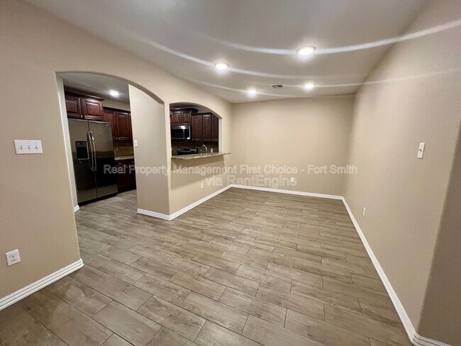 Foto del edificio - 6617 Leightyn Ln