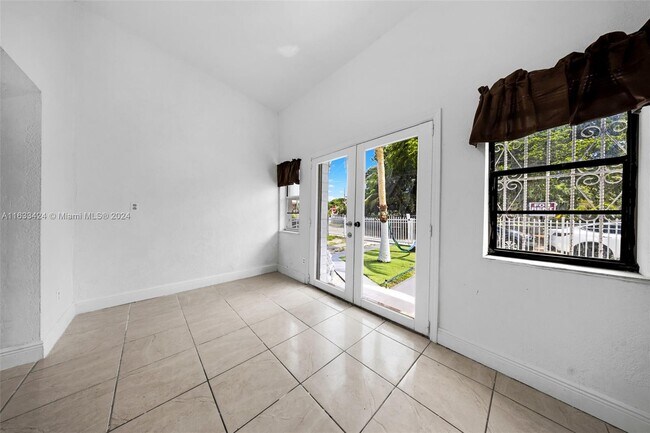 Foto del edificio - 3128 NW 3rd Ave