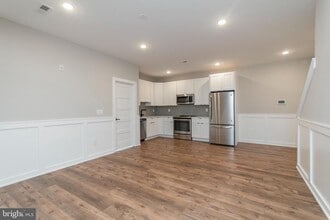 Building Photo - 439 N 35th St