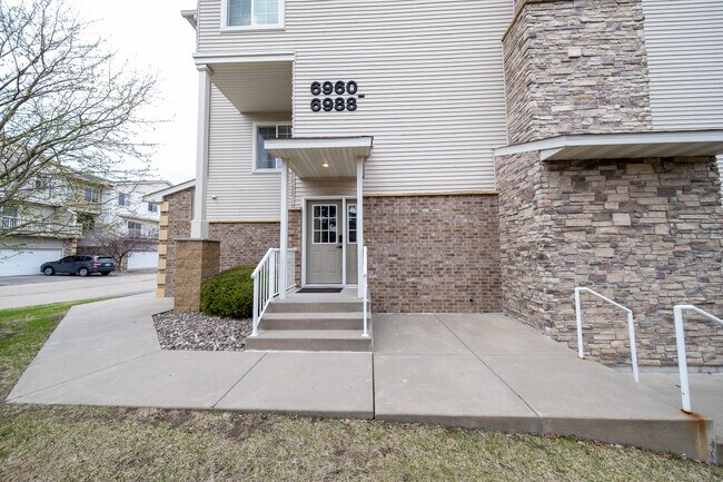 Foto del edificio - 6988 S Park Dr