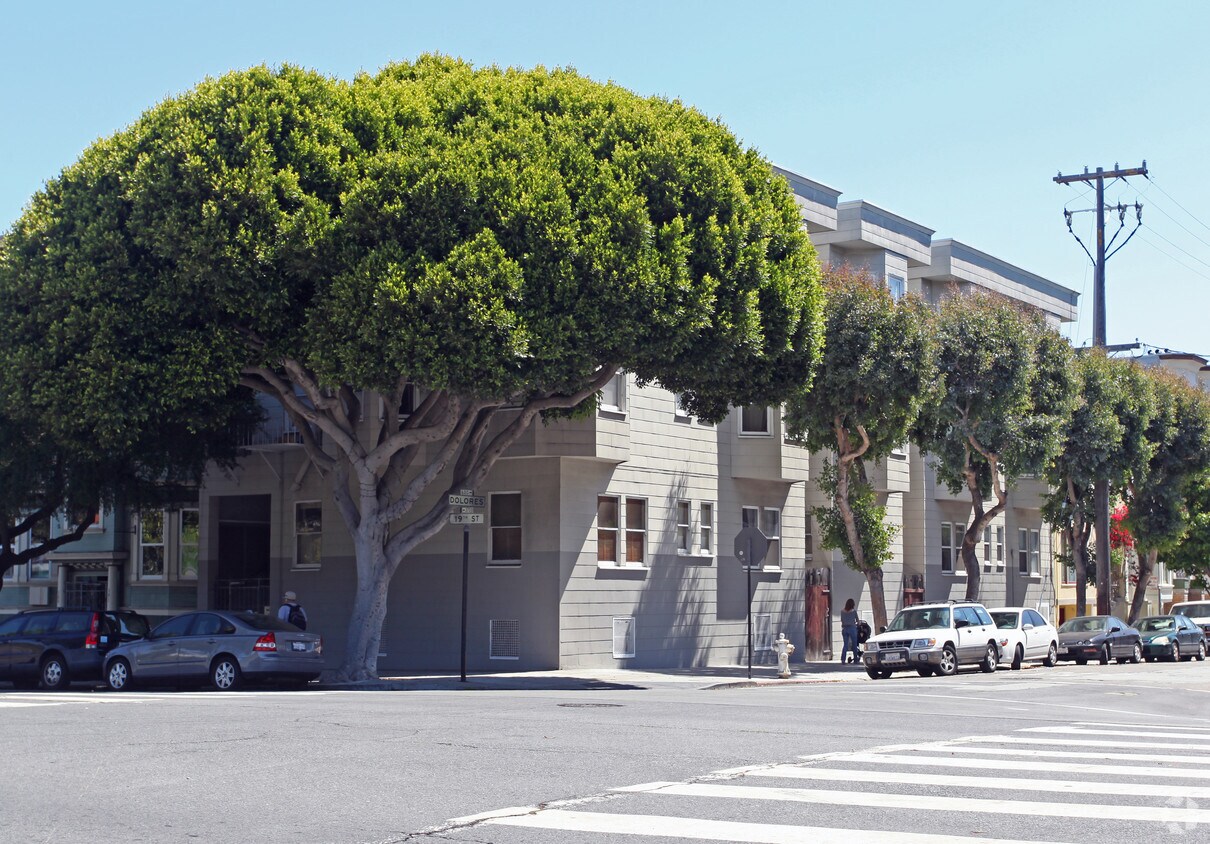 Primary Photo - 595-599 Dolores St